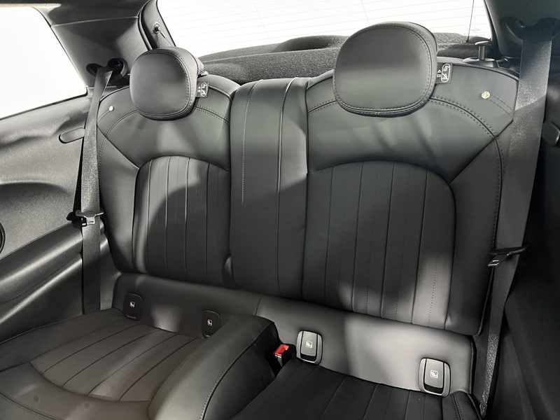 2022 (72) MINI HATCHBACK 1.5 Cooper Exclusive 3dr Auto 4960984