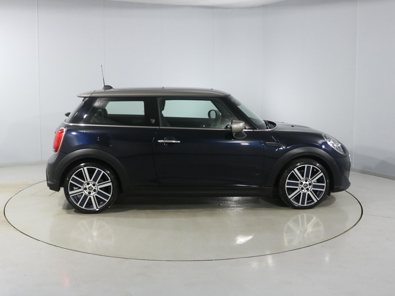 2022 (72) MINI HATCHBACK 1.5 Cooper Exclusive 3dr Auto 4960975
