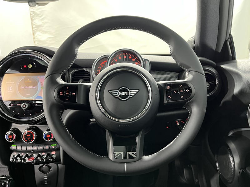 2022 (72) MINI HATCHBACK 1.5 Cooper Exclusive 3dr Auto 4960977