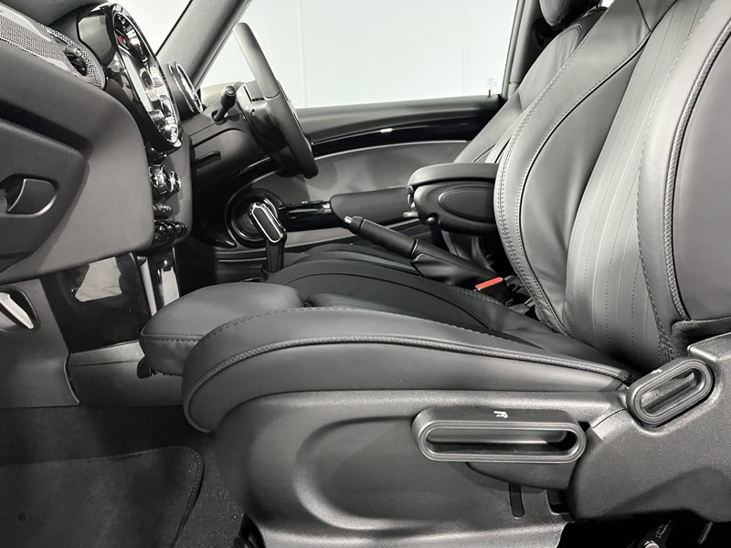 2022 (72) MINI HATCHBACK 1.5 Cooper Exclusive 3dr Auto 4961007