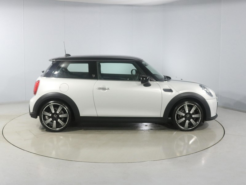 2022 (22) MINI HATCHBACK 1.5 Cooper Exclusive 3dr Auto 4966297