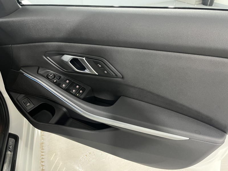 2025 (25) BMW 3 SERIES 320i M Sport 5dr Step Auto 4965816