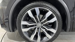 2019 (69) VOLKSWAGEN TIGUAN 2.0 TDi 150 4Motion R-Line Tech 5dr DSG 4950821