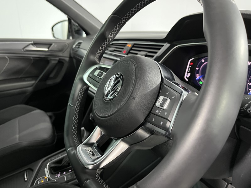 2019 (69) VOLKSWAGEN TIGUAN 2.0 TDi 150 4Motion R-Line Tech 5dr DSG 4950830