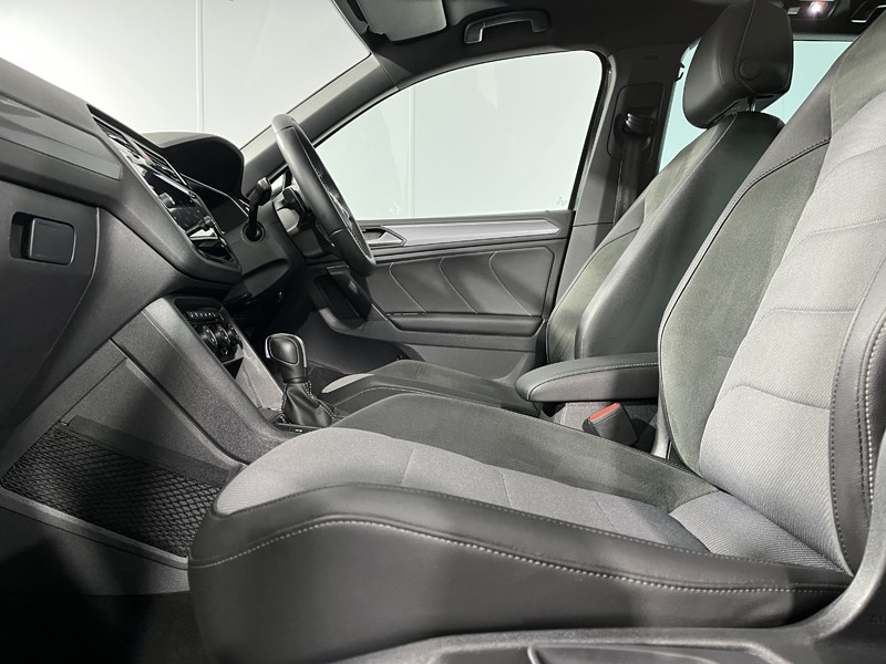 2019 (69) VOLKSWAGEN TIGUAN 2.0 TDi 150 4Motion R-Line Tech 5dr DSG 4950841