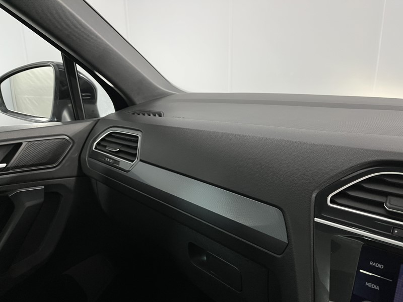 2019 (69) VOLKSWAGEN TIGUAN 2.0 TDi 150 4Motion R-Line Tech 5dr DSG 4950834