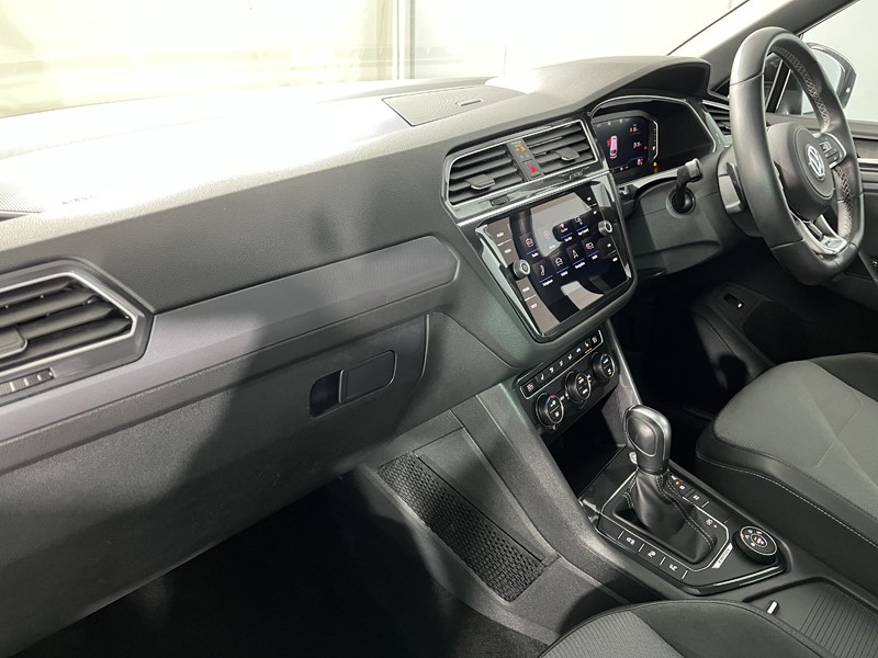 2019 (69) VOLKSWAGEN TIGUAN 2.0 TDi 150 4Motion R-Line Tech 5dr DSG 4950814
