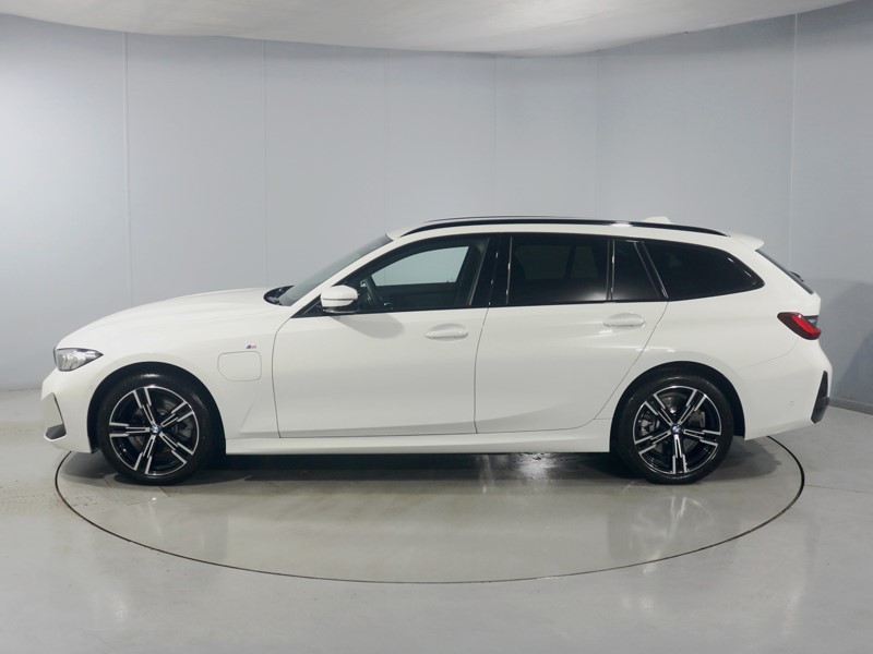 2025 (25) BMW 3 SERIES 330e 22.3 kWh M Sport 5dr Step Auto 4965545