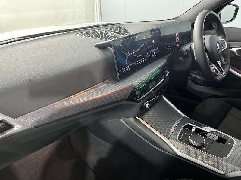 2025 (25) BMW 3 SERIES 330e 22.3 kWh M Sport 5dr Step Auto 4965501