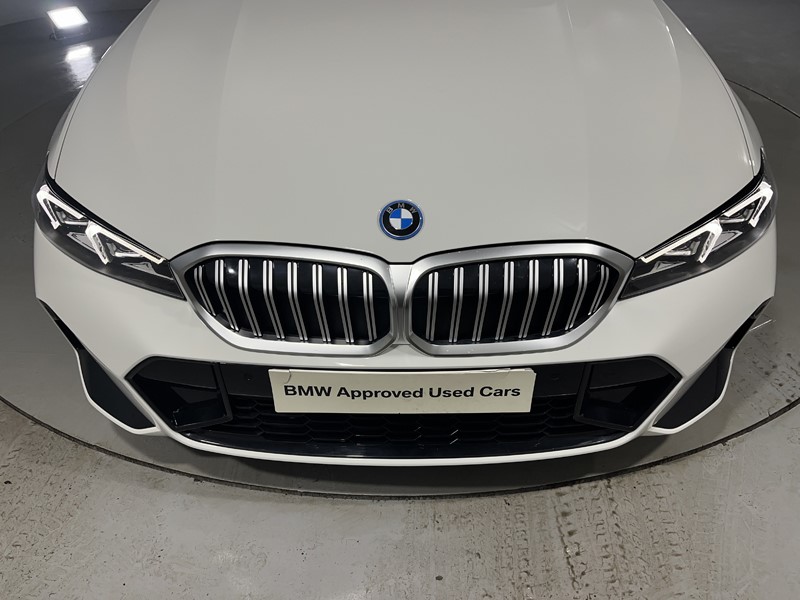 2025 (25) BMW 3 SERIES 330e 22.3 kWh M Sport 5dr Step Auto 4965537