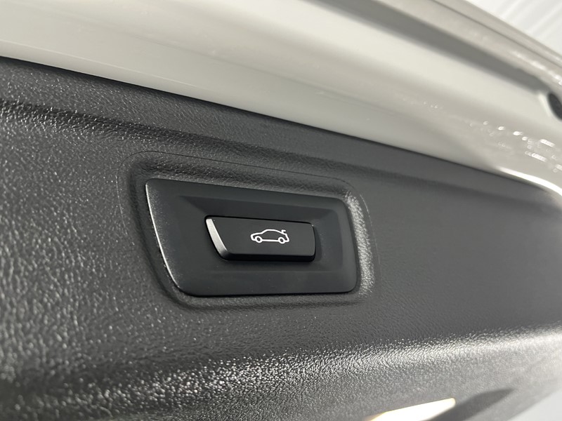 2025 (25) BMW 3 SERIES 330e 22.3 kWh M Sport 5dr Step Auto 4965542