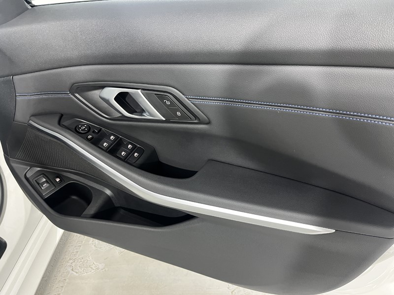 2025 (25) BMW 3 SERIES 330e 22.3 kWh M Sport 5dr Step Auto 4965514