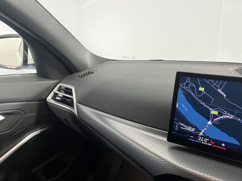 2025 (25) BMW 3 SERIES 330e 22.3 kWh M Sport 5dr Step Auto 4965520