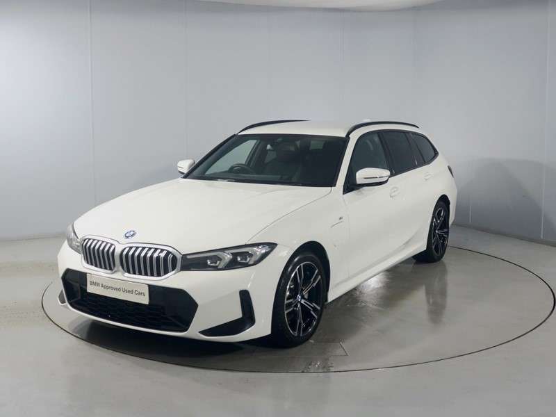 2025 (25) BMW 3 SERIES 330e 22.3 kWh M Sport 5dr Step Auto 4965543
