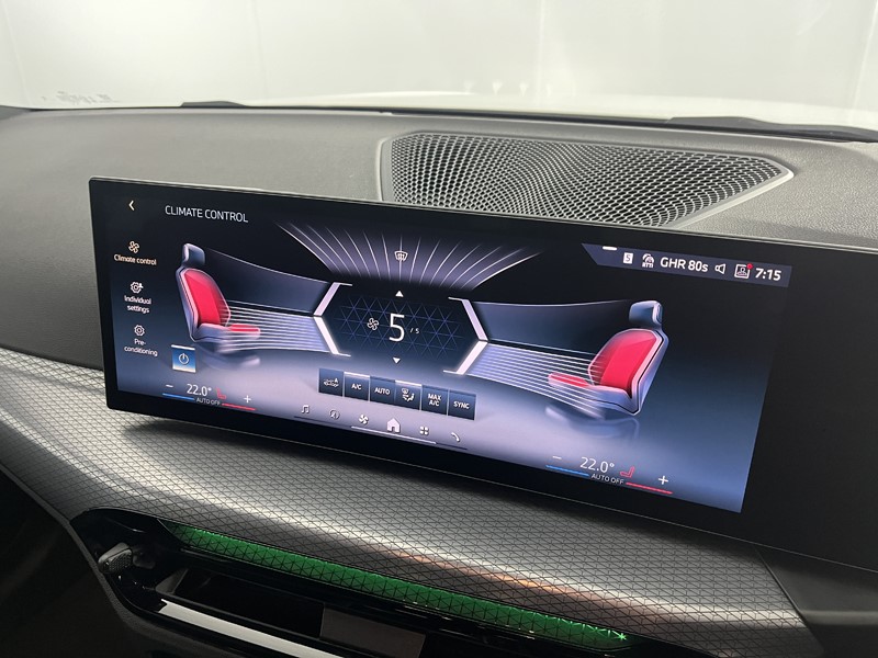 2025 (25) BMW 3 SERIES 330e 22.3 kWh M Sport 5dr Step Auto 4965525