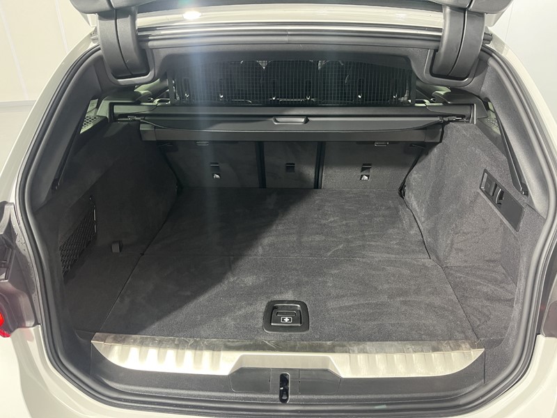 2025 (25) BMW 3 SERIES 330e 22.3 kWh M Sport 5dr Step Auto 4965507