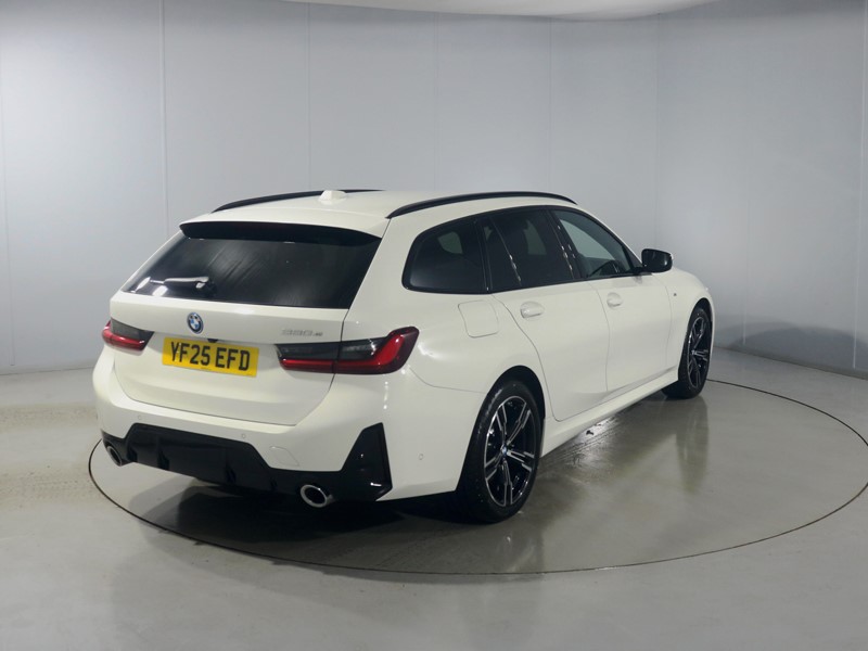 2025 (25) BMW 3 SERIES 330e 22.3 kWh M Sport 5dr Step Auto 4965544