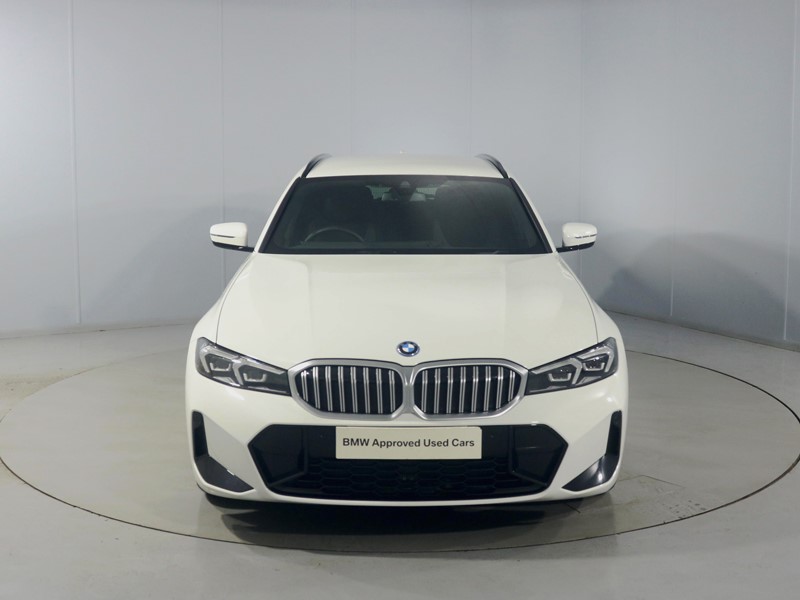 2025 (25) BMW 3 SERIES 330e 22.3 kWh M Sport 5dr Step Auto 4965510