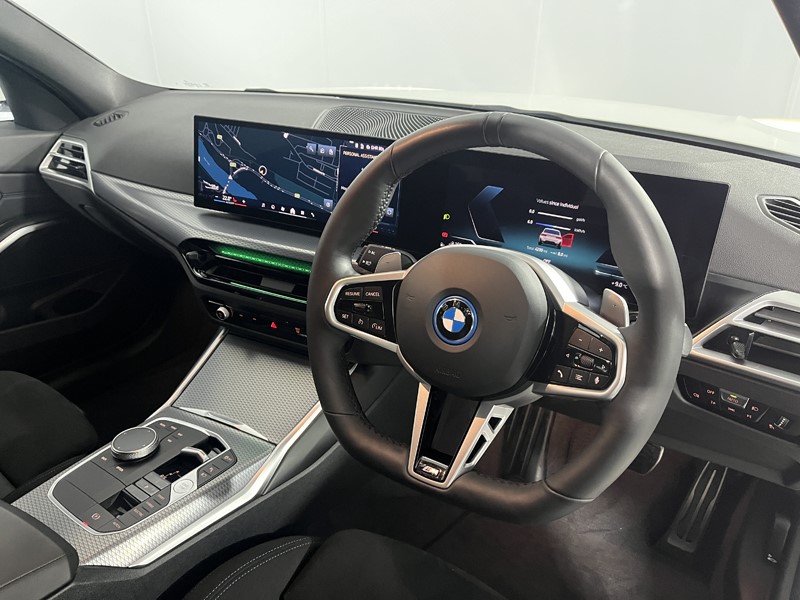 2025 (25) BMW 3 SERIES 330e 22.3 kWh M Sport 5dr Step Auto 4965500