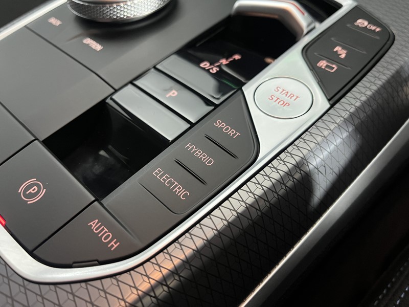 2025 (25) BMW 3 SERIES 330e 22.3 kWh M Sport 5dr Step Auto 4965528