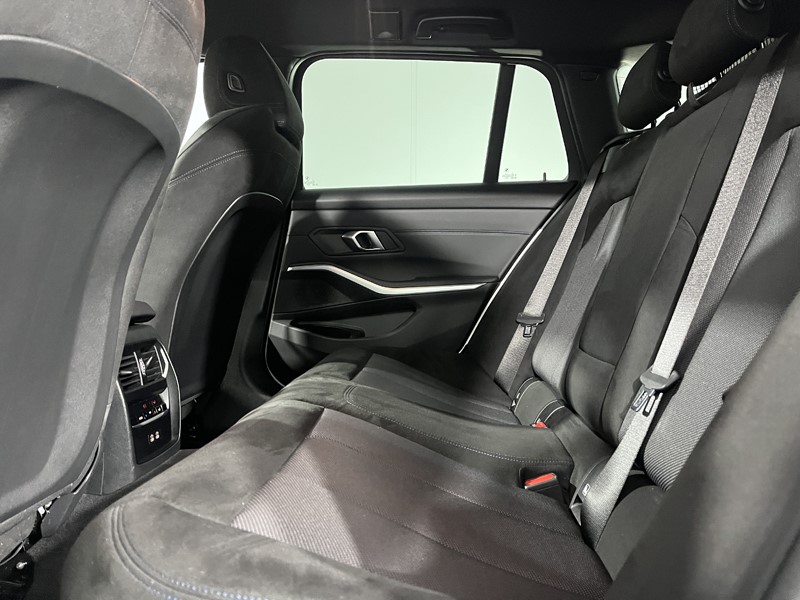 2025 (25) BMW 3 SERIES 330e 22.3 kWh M Sport 5dr Step Auto 4965531