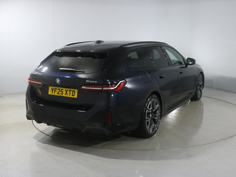 2025 (25) BMW 5 SERIES 530e M Sport 5dr Auto 4972145