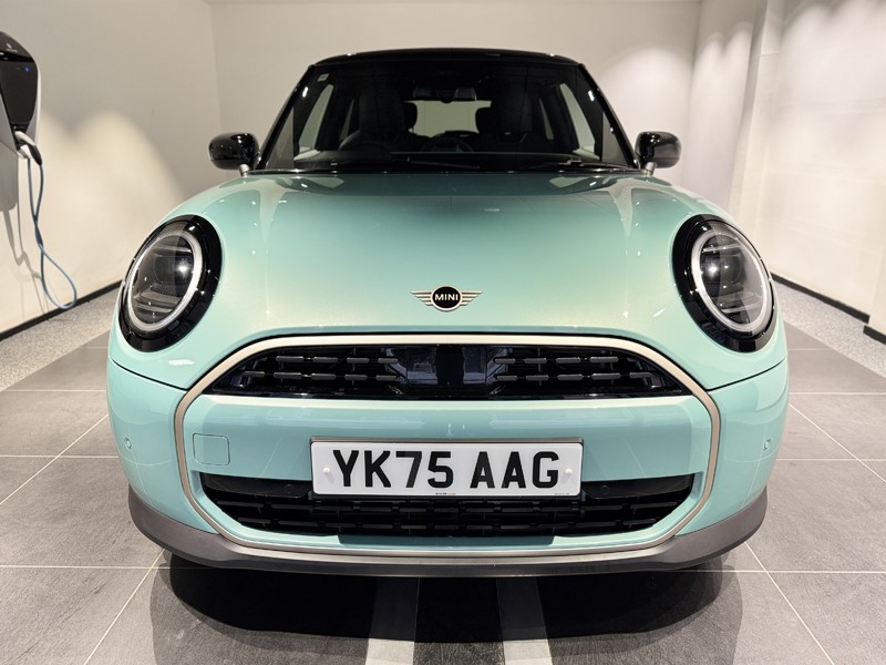 2026 (75) MINI COOPER 1.5 C Classic 3dr Auto 5634393
