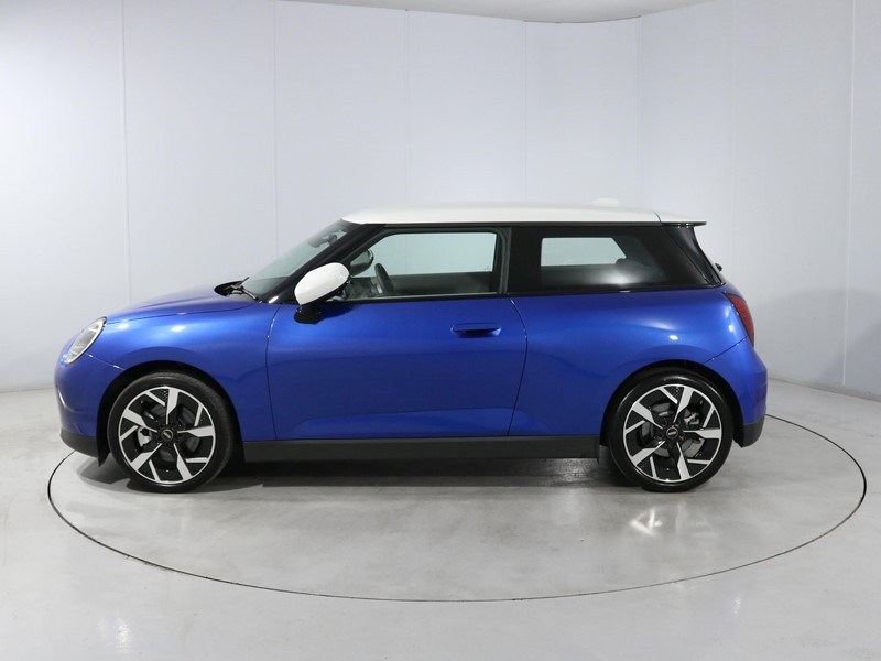 2026 (75) MINI COOPER 135kW E Exclusive [Level 1] 41kWh 3dr Auto 5633318