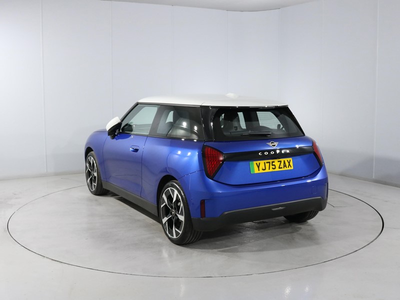 2026 (75) MINI COOPER 135kW E Exclusive [Level 1] 41kWh 3dr Auto