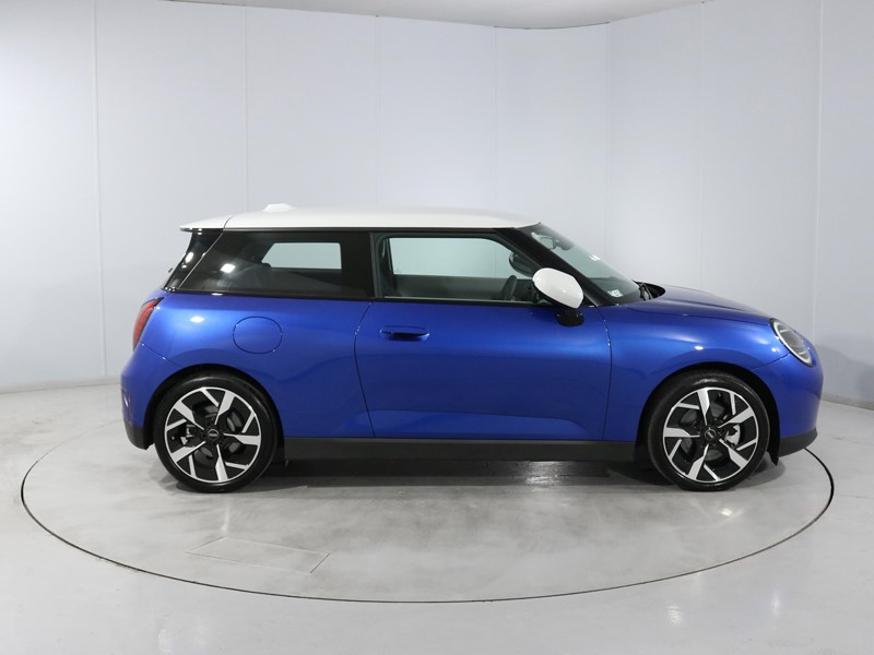 2026 (75) MINI COOPER 135kW E Exclusive [Level 1] 41kWh 3dr Auto 5633281