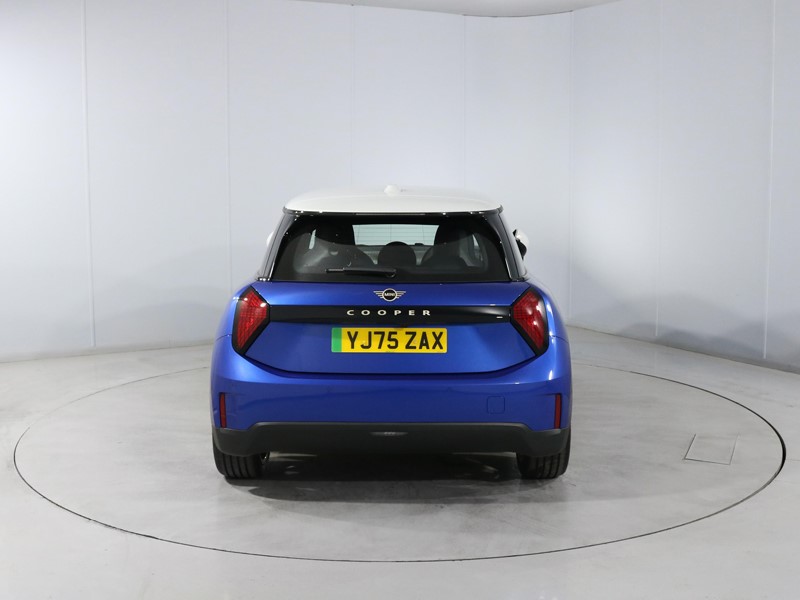 2026 (75) MINI COOPER 135kW E Exclusive [Level 1] 41kWh 3dr Auto 5633293