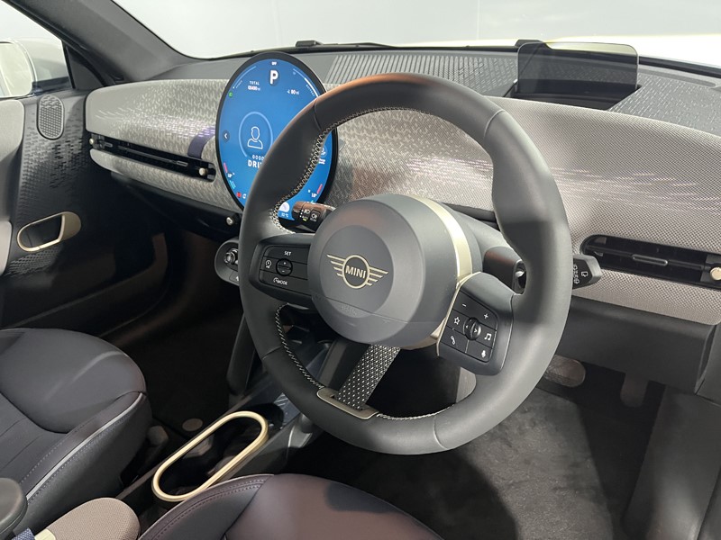 2026 (75) MINI COOPER 135kW E Exclusive [Level 1] 41kWh 3dr Auto 5633284