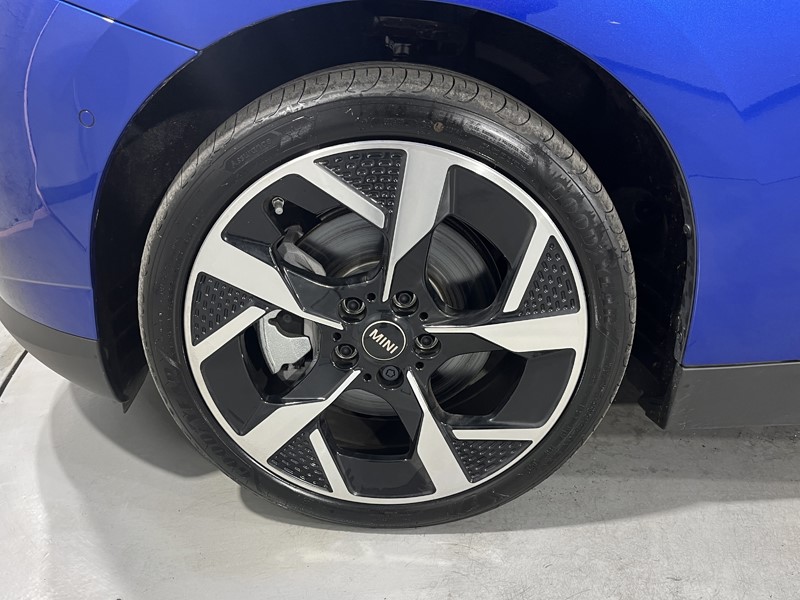 2026 (75) MINI COOPER 135kW E Exclusive [Level 1] 41kWh 3dr Auto 5633292