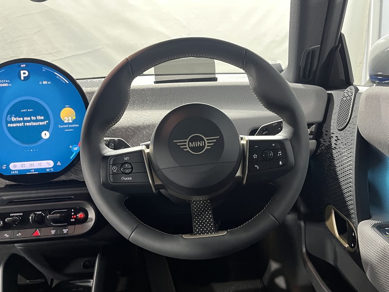 2026 (75) MINI COOPER 135kW E Exclusive [Level 1] 41kWh 3dr Auto 5633283