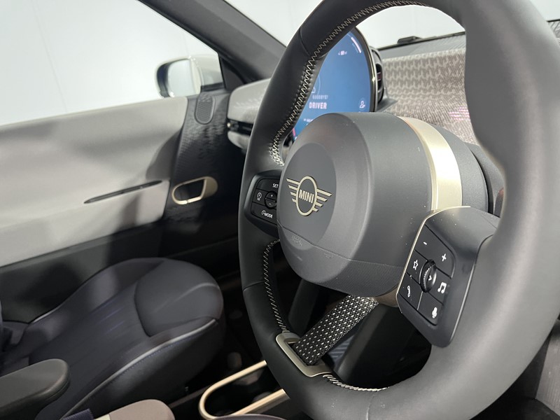 2026 (75) MINI COOPER 135kW E Exclusive [Level 1] 41kWh 3dr Auto 5633299