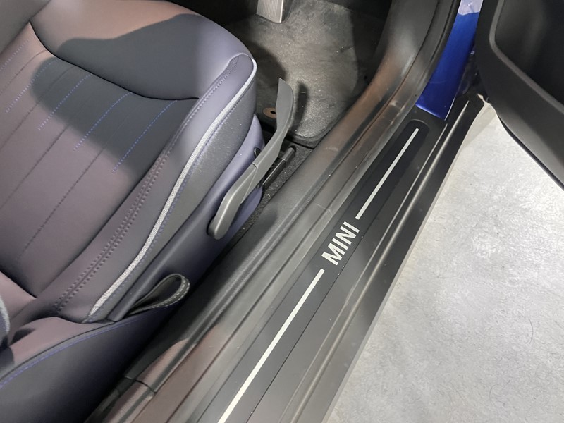 2026 (75) MINI COOPER 135kW E Exclusive [Level 1] 41kWh 3dr Auto 5633297