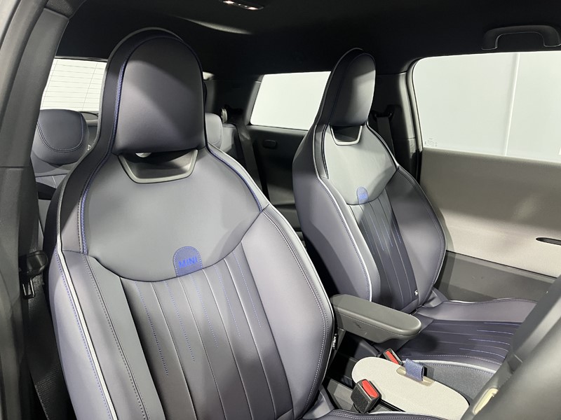 2026 (75) MINI COOPER 135kW E Exclusive [Level 1] 41kWh 3dr Auto 5633289