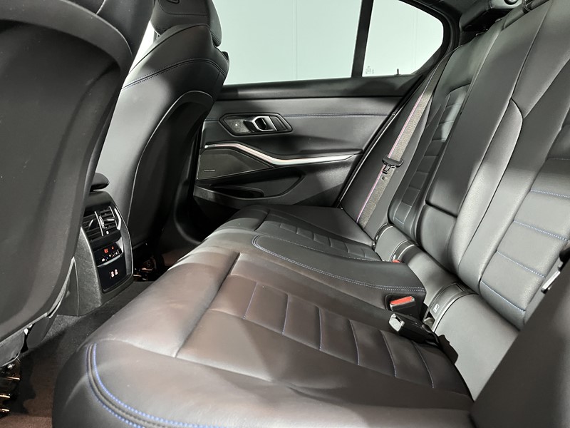 2024 (74) BMW 3 SERIES 320i M Sport 4dr Step Auto 4985675