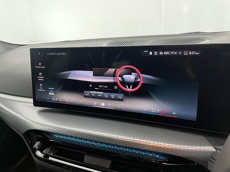 2026 (75) BMW 3 SERIES 330e 22.3 kWh M Sport 4dr Step Auto [Pro Pack] 5364646