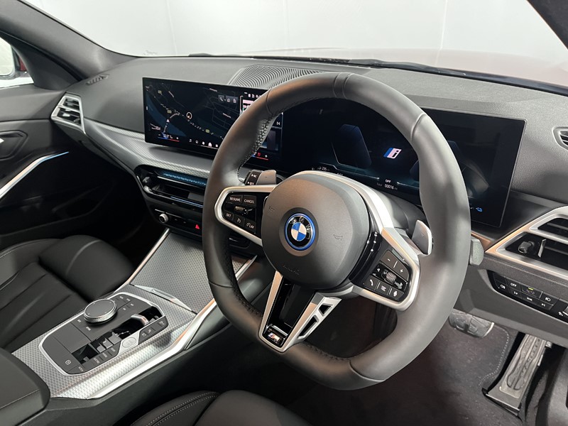2026 (75) BMW 3 SERIES 330e 22.3 kWh M Sport 4dr Step Auto [Pro Pack] 5364622