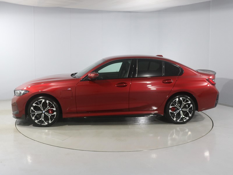 2026 (75) BMW 3 SERIES 330e 22.3 kWh M Sport 4dr Step Auto [Pro Pack] 5364667