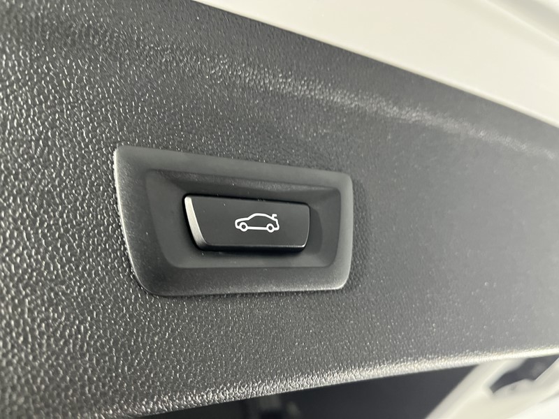 2022 (72) BMW iX 240kW xDrive40 M Sport Edition 76.6kWh 5dr Auto 5007737