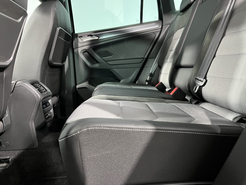 2019 (19) VOLKSWAGEN TIGUAN 2.0 TDi 150 4Motion R-Line Tech 5dr DSG 5012800