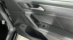 2019 (19) VOLKSWAGEN TIGUAN 2.0 TDi 150 4Motion R-Line Tech 5dr DSG 5012788