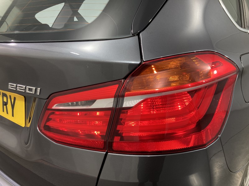 2019 (19) BMW 2 SERIES 220i Luxury 5dr DCT 5011569