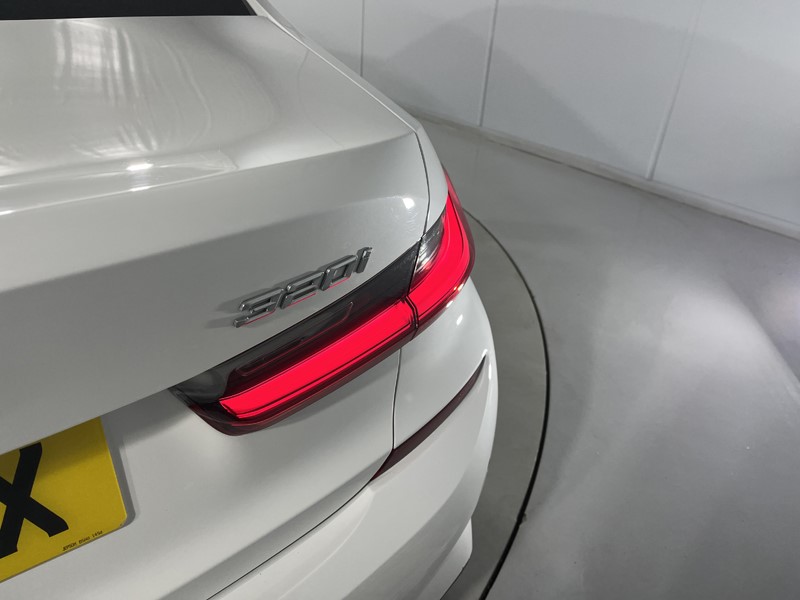 2020 (20) BMW 3 SERIES 320i xDrive M Sport 4dr Step Auto 5085482