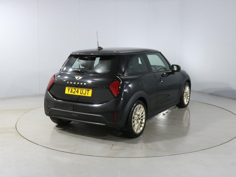 2024 (24) MINI COOPER 1.5 C Exclusive 3dr Auto 5008088
