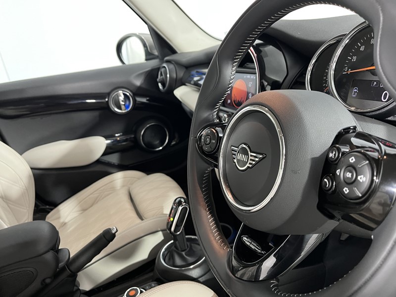 2020 (70) MINI HATCHBACK 1.5 Cooper Exclusive II 5dr Auto 5320527