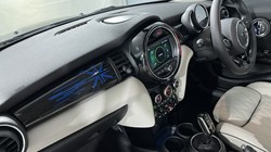 2020 (70) MINI HATCHBACK 1.5 Cooper Exclusive II 5dr Auto 5032320