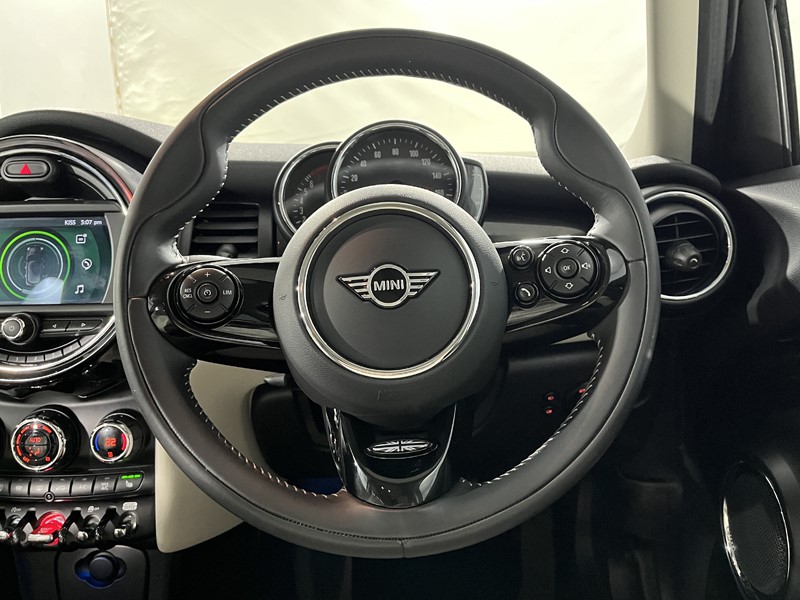 2020 (70) MINI HATCHBACK 1.5 Cooper Exclusive II 5dr Auto 5032318